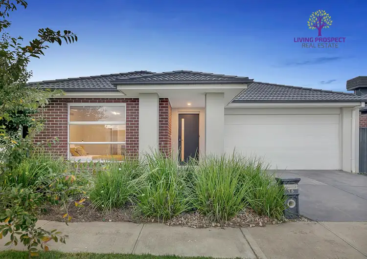 Bedroom 1/15 Grandvista Boulevard, Werribee VIC 3030