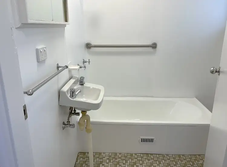 Fifth view of Homely unit listing, 2/85 Maughan Street, Wellington NSW 2820