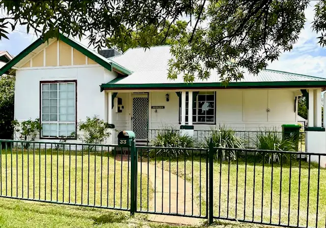 33 Sterling Street, Dubbo NSW 2830