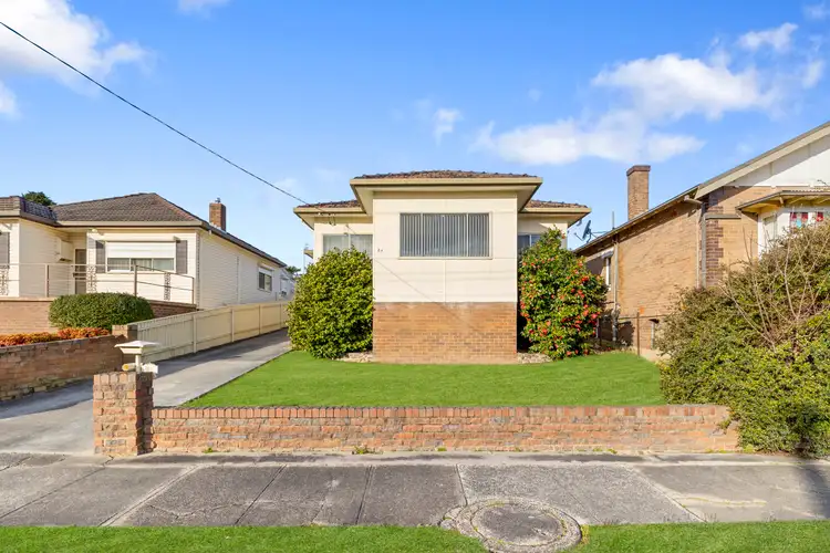 27 Sandford Avenue