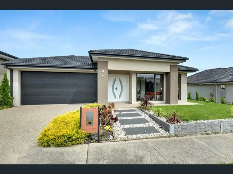 8 Verdant Drive, Clyde North VIC 3978