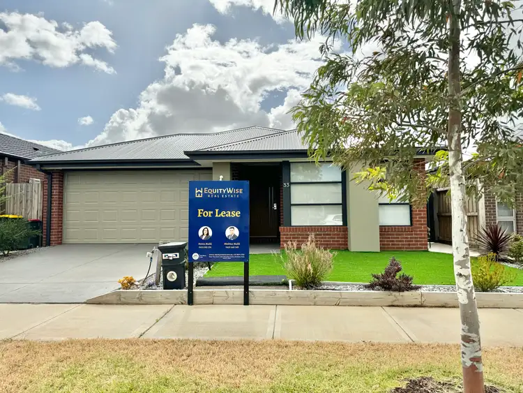 33 Ruthven Way, Mambourin VIC 3024