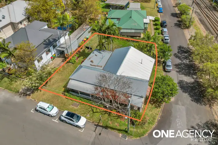 1 Thorn Street, Ipswich QLD 4305