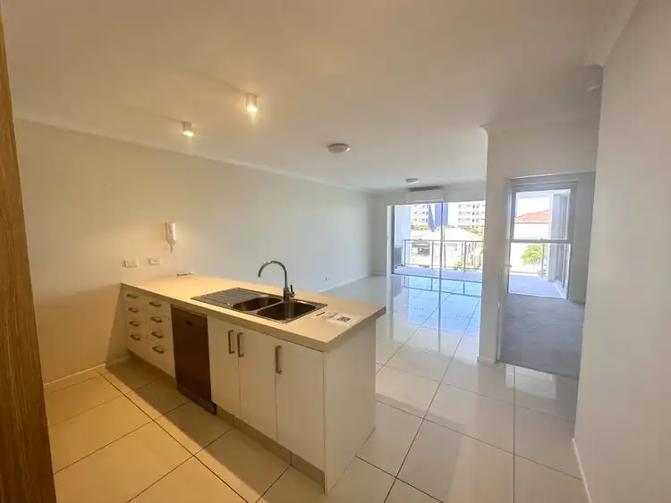 8 Norman Street, Southport QLD 4215