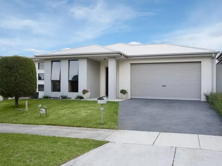 7 Damon Close, Narre Warren South VIC 3805