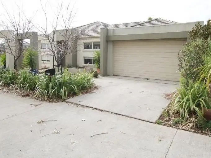 14 Harpenden Terrace, Cranbourne VIC 3977