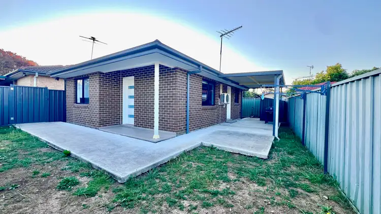 4A Caulfield Crescent, St Johns Park NSW 2176