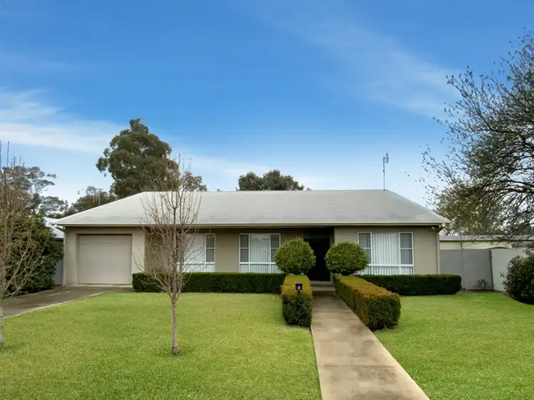 2 John Girdham Place, Forbes NSW 2871