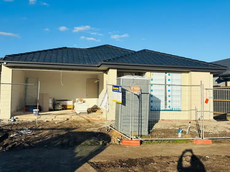 8 Talia Street, Clyde VIC 3978