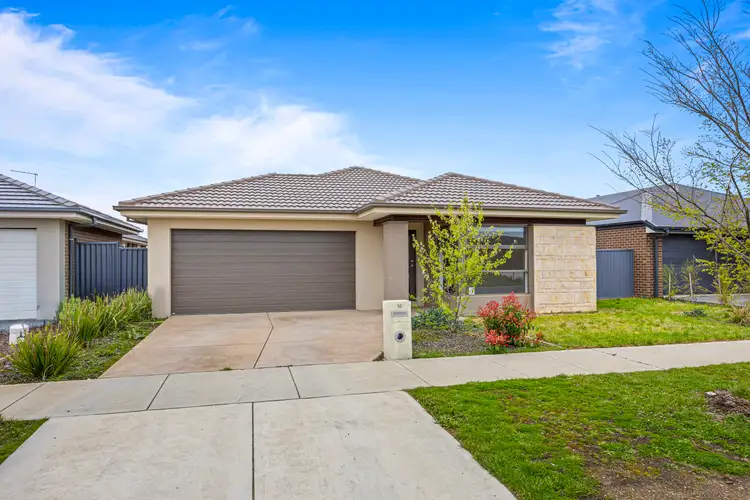 16 Lugano AVENUE, Alfredton VIC 3350