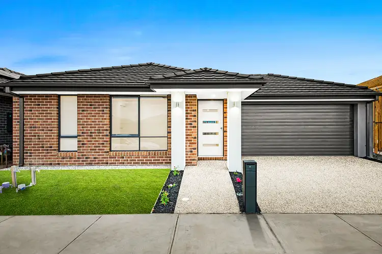 11 Kenmore Way, Clyde North VIC 3978