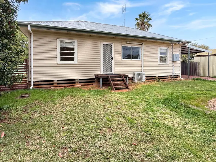 6 BINYAH STREET, Whitton NSW 2705