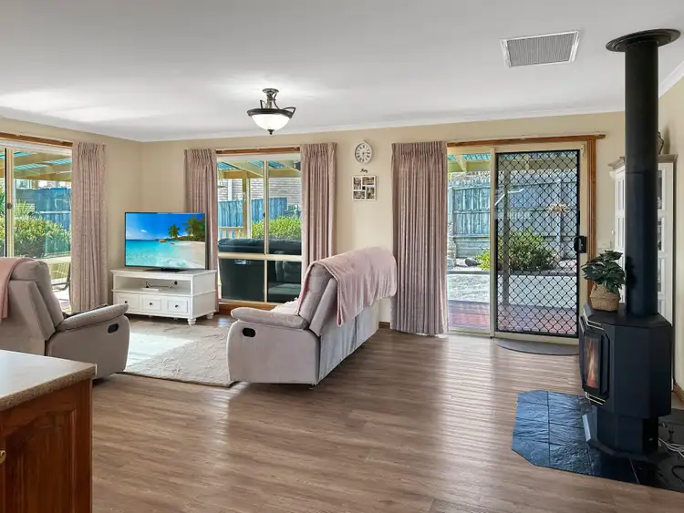 Fifth view of Homely house listing, 8 Veronica Court, Warrnambool VIC 3280