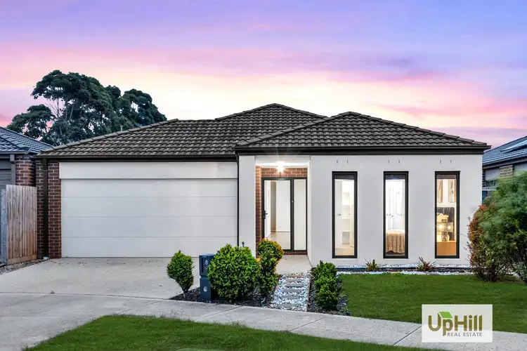 8 Fairlane Court, Cranbourne East VIC 3977