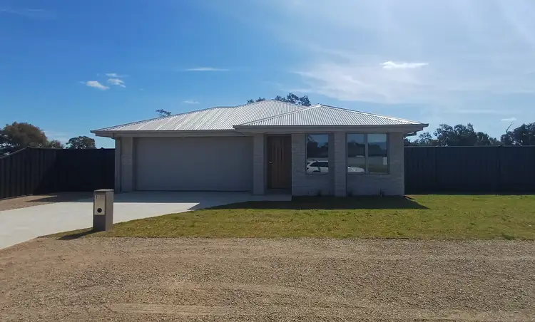 7 Argoon Avenue, Jerilderie NSW 2716