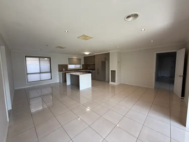 Fifth view of Homely house listing, 7 Lauren Place, Wodonga VIC 3690