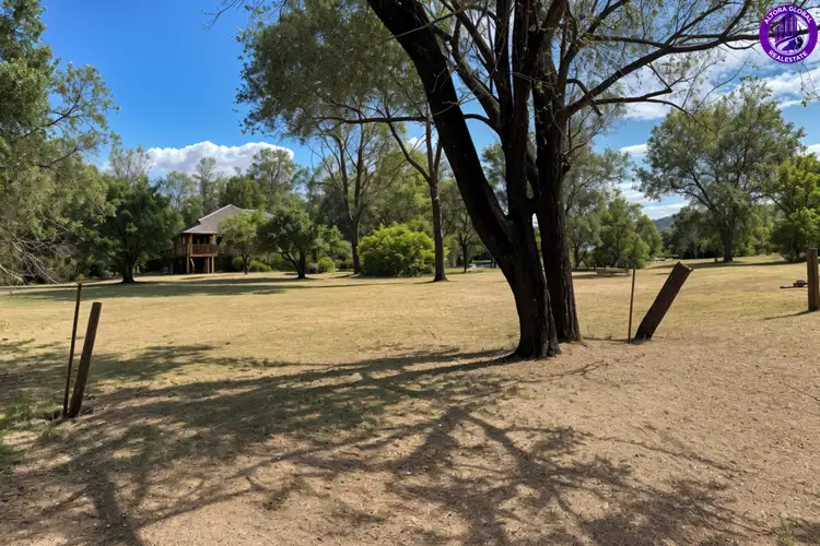 6 South Street, Esk QLD 4312
