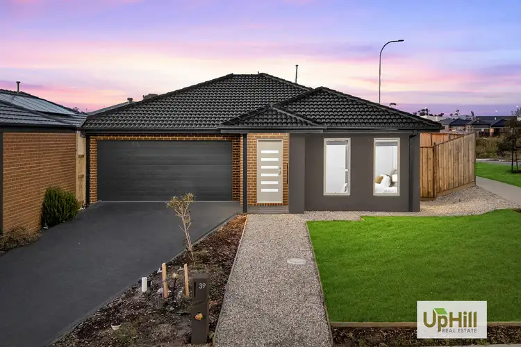39 Cheddington Road, Cranbourne East VIC 3977