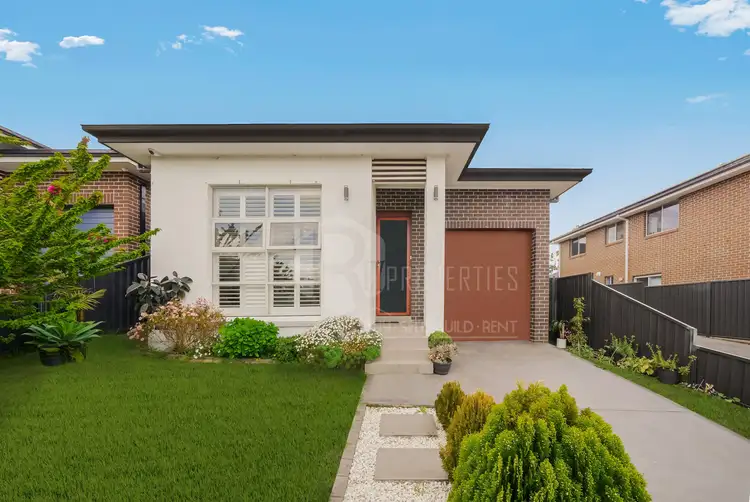 105 Mary Ann Dr, Glenfield NSW 2167
