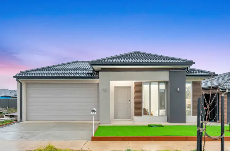 19 Nitre Street, Manor Lakes VIC 3024