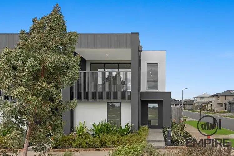 1 Gudali Walk, Clyde North VIC 3978