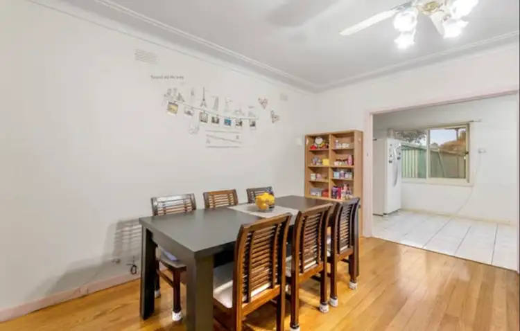 16 Arunta Crescent, Clarinda VIC 3169