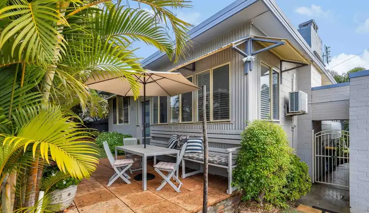 15 Jacaranda Avenue, Bendalong NSW 2539