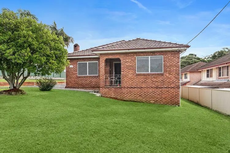 Main view of Homely unit listing, 1/52 Rosemont Street, Wollongong NSW 2500