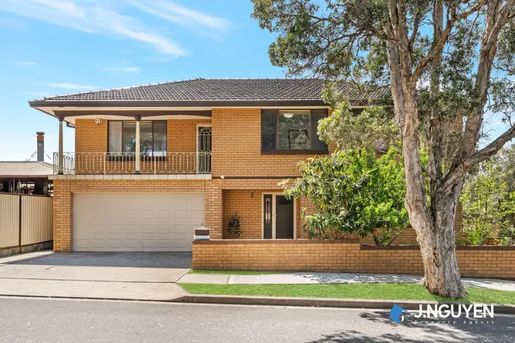 2 Drummoyne Crescent, St Johns Park NSW 2176