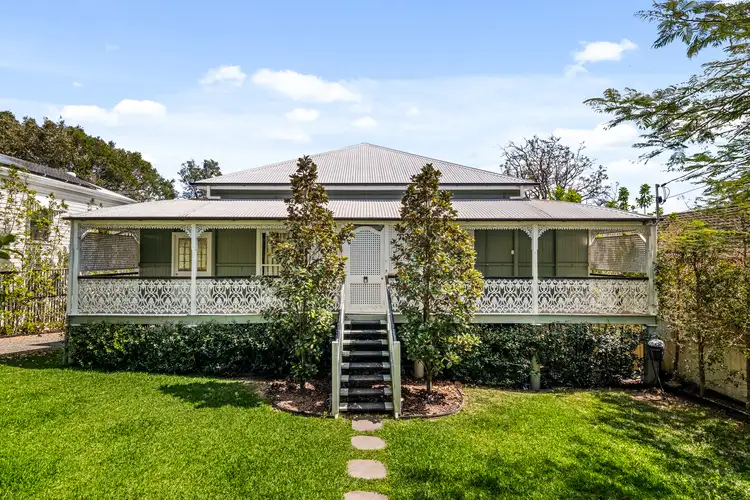 84 Philip Street, Hawthorne QLD 4171