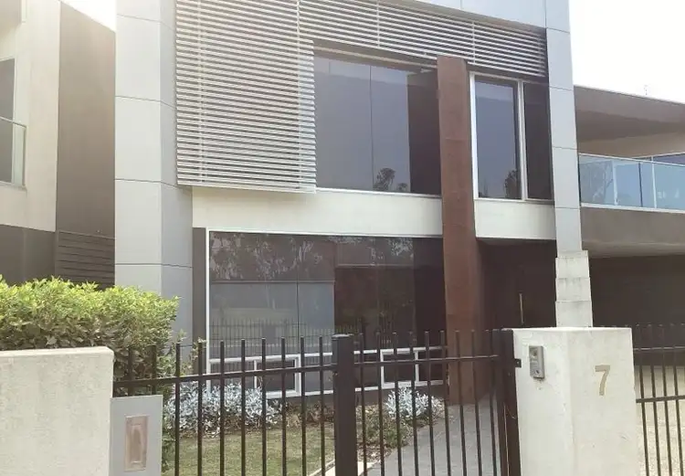 7 Anzac Avenue