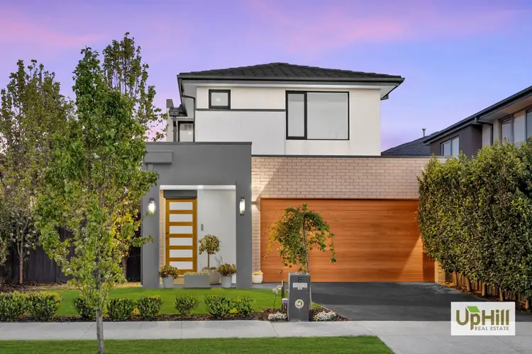 8 Merlot Way, Clyde North VIC 3978