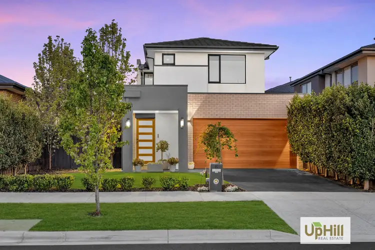 8 Merlot Way, Clyde North VIC 3978