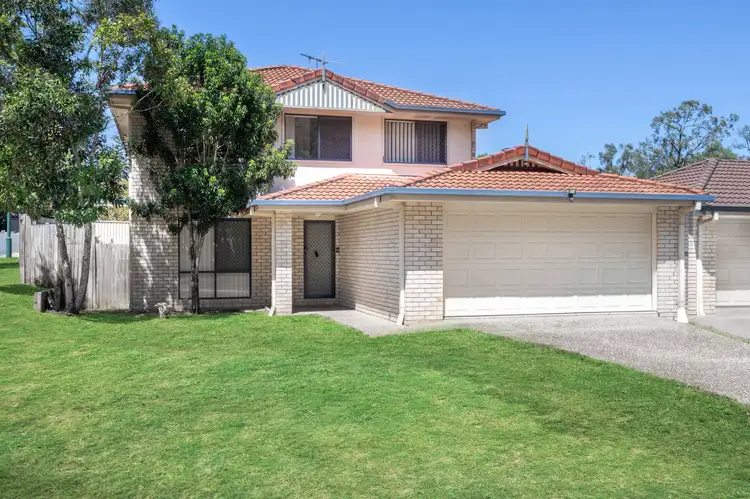 8 Mount Barney Crescent