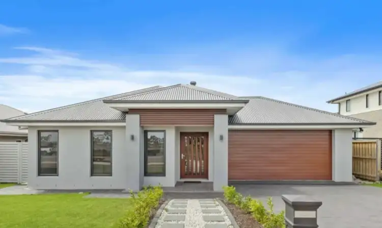 198 Settlers Boulevard, Chisholm NSW 2322