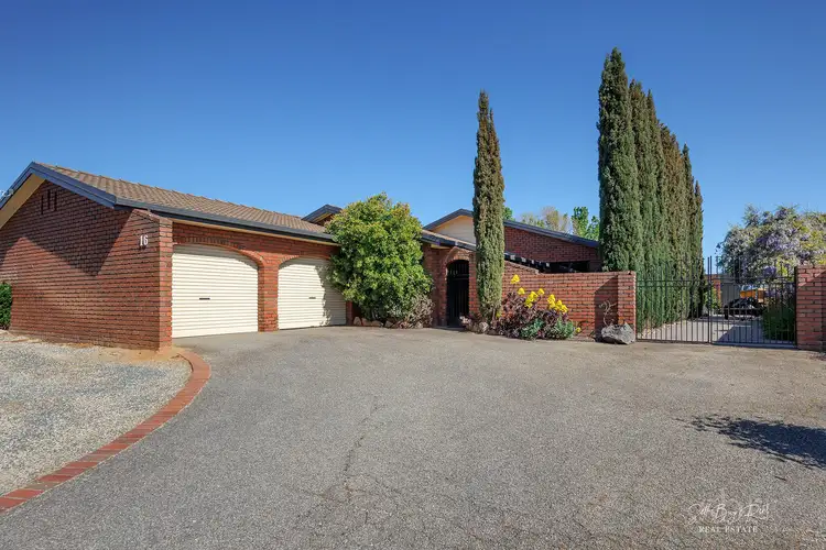 16 DIAMOND DRIVE, Wodonga VIC 3690
