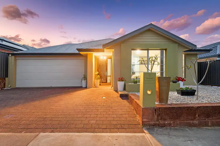 8 Claymore Place, Piara Waters WA 6112