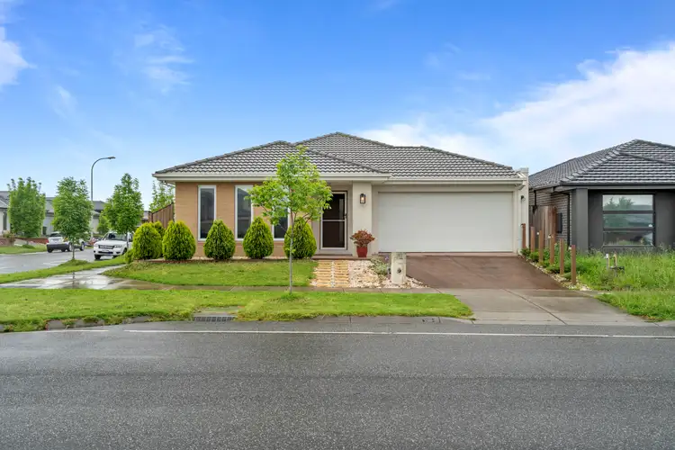 153 Thoroughbred Drive, Clyde North VIC 3978