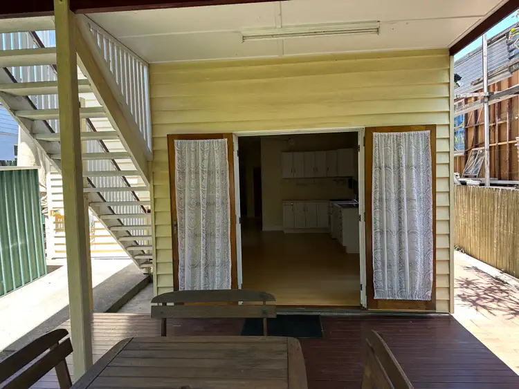 16a Brassey Street, Fairfield QLD 4103
