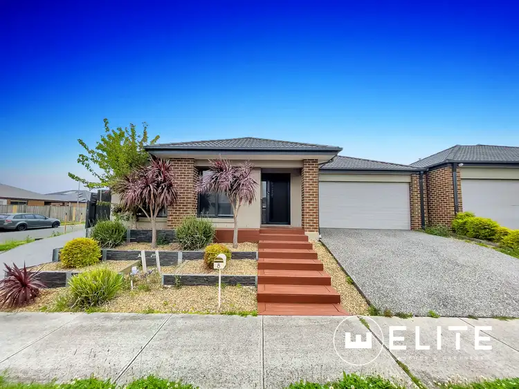 8 Carisbrooke Way, Clyde North VIC 3978