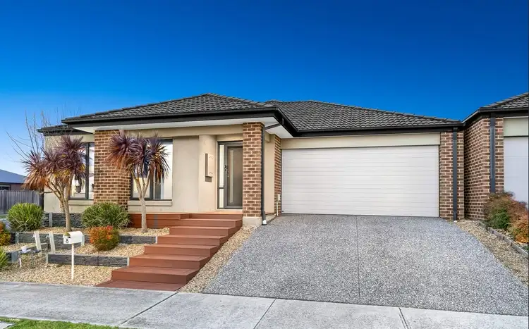 8 Carisbrooke Way, Clyde North VIC 3978