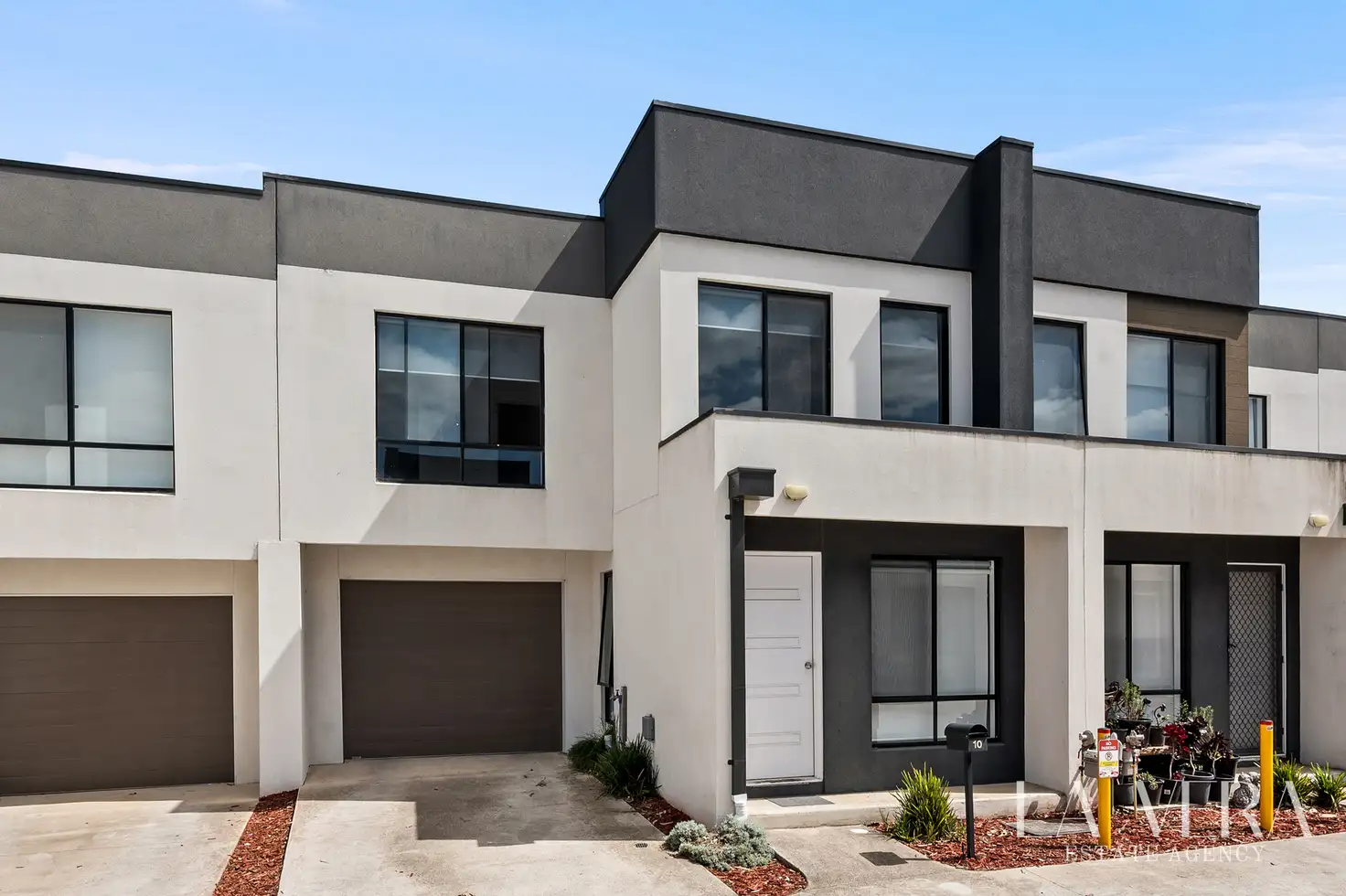 Main view of Homely townhouse listing, 10 Daydream Place, Wollert VIC 3750