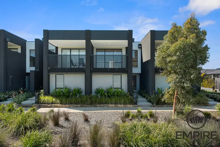 2 Gudali Walk, Clyde North VIC 3978