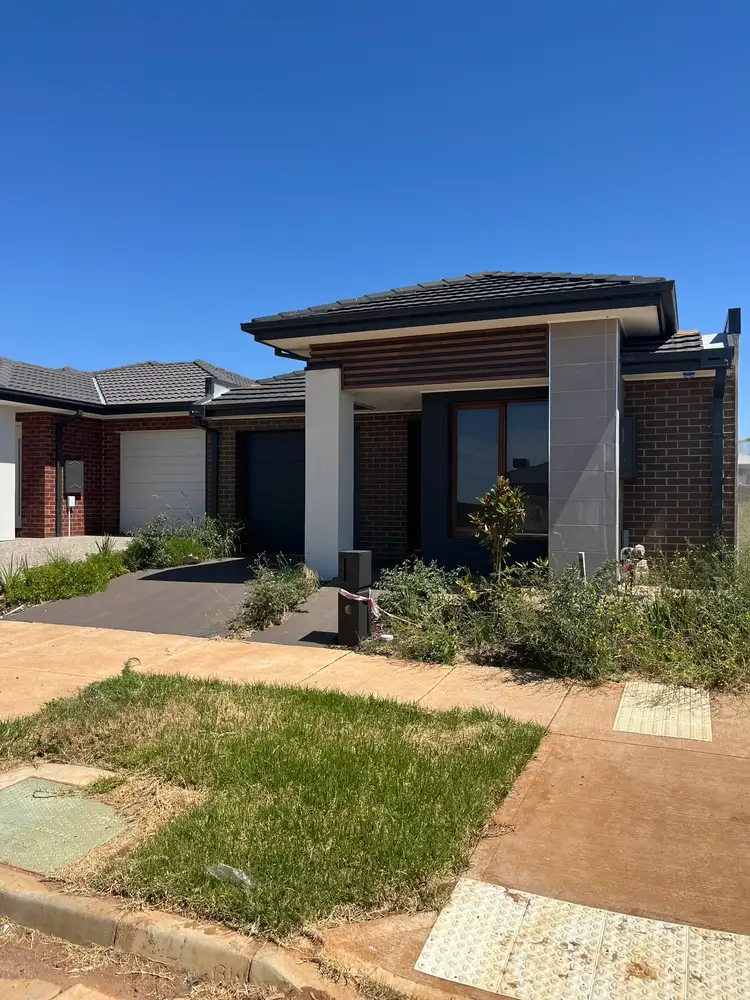12 Harshaw Road, Thornhill Park VIC 3335