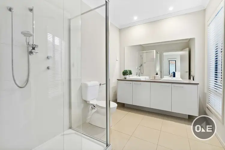 Sixth view of Homely house listing, 5 Page Close, Pakenham VIC 3810