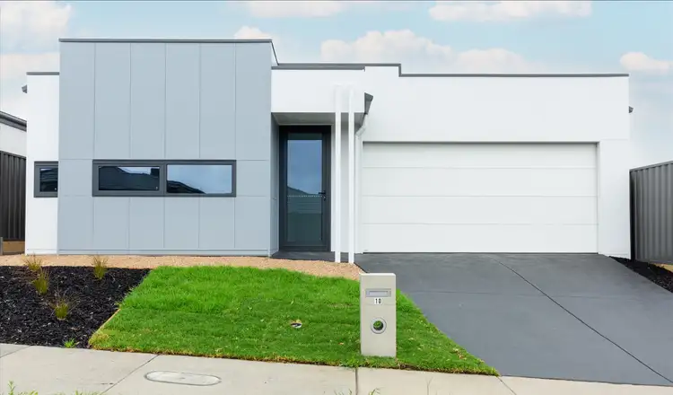 10 Niseko Crescent, Pakenham VIC 3810