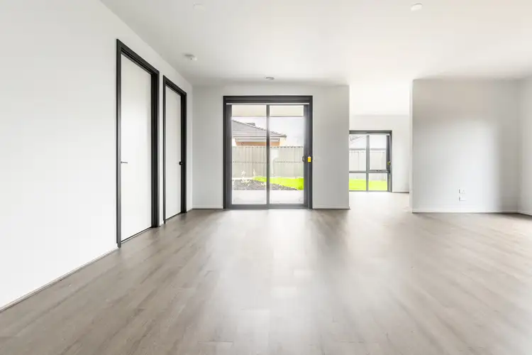 Fifth view of Homely house listing, 10 Niseko Crescent, Pakenham VIC 3810