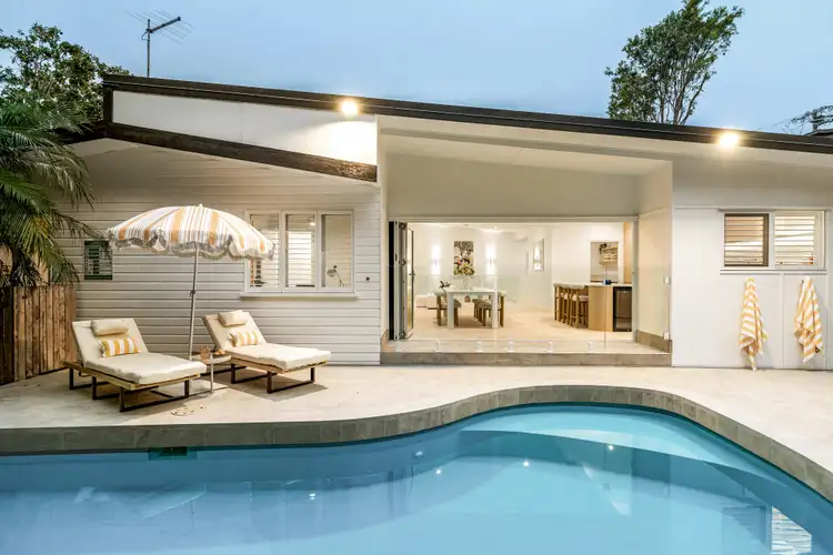 8 Tara Street, Stafford Heights QLD 4053