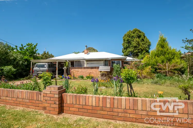 8 Lackey Street, Guyra NSW 2365