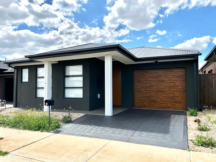5 Loch Street, Thornhill Park VIC 3335